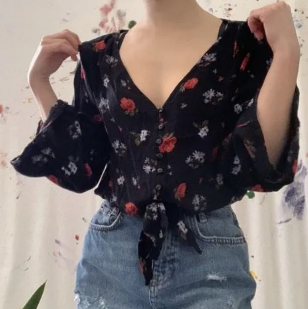 AE AMERICAN EAGLE Bell Sleeve Tie Front Floral Crop Shirt Sz L